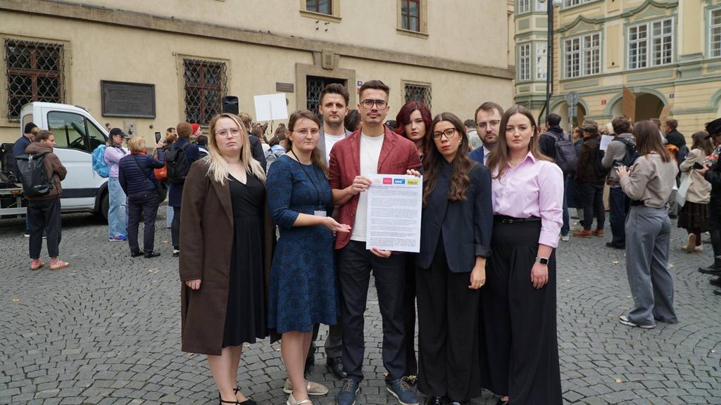 Společné prohlášení mladých poslanců a poslankyň napříč opozičními kluby na obranu veřejnoprávních médií